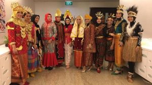 Ragam Pakaian Tradisional Dari Berbagai Daerah