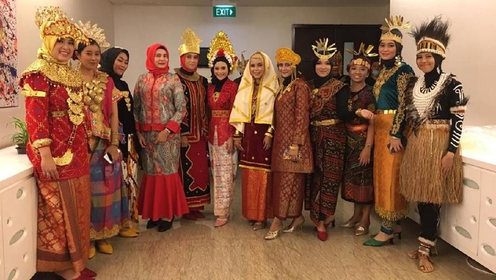 Ragam Pakaian Tradisional Dari Berbagai Daerah