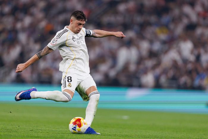 Peran Gelandang Bertahan Dalam Sepak Bola Modern