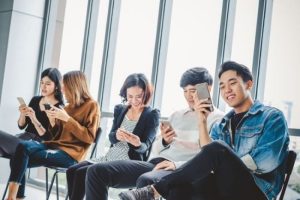 Perkembangan Tren Digital Mewarnai Kebiasaan Generasi Muda